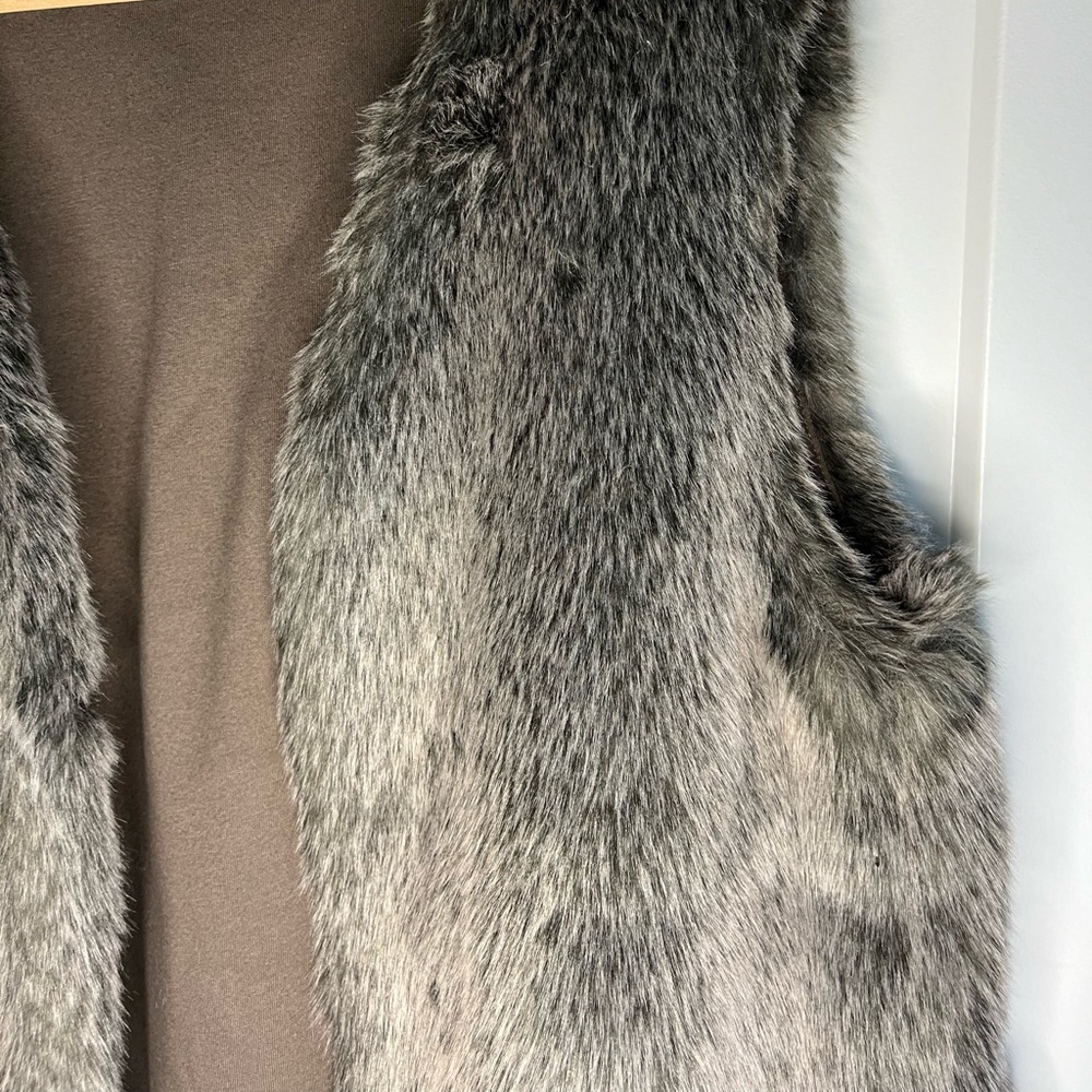 Eddie Bauer Faux Fur Vest - Picture 3 of 5